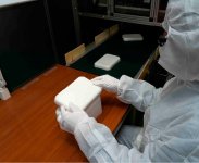 食品用パッケージにもなるため、製品を一つひとつ丁寧に検品