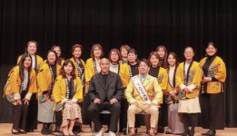 髙原氏を囲む女性会メンバーら