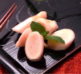 一番人気の「新しょうが漬」。辛味の少ない生の新ショウガを酢漬けにしている