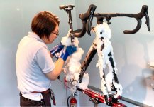 「SENSHA Bicycle群馬高崎」では、洗浄のプロによるこだわりの洗車を行っている