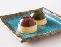 まんじゅう屋の和ぷりん」は大納言入り小倉と抹茶の２種類がある
