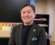 「ものを優しく包む、日本の心と文化を表す袱紗。その伝統と技法を、未来に継承していきたい」と語る清原代表取締役