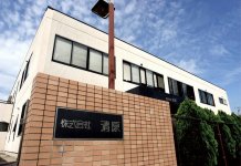 袱紗や念珠袋、記念品の企画・製造、販売を手がける清原。自社ブランド「和奏」は売り上げの約20％を占め、好調だ