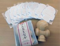 キュートな形状の「はつかいちけん玉もなか」と発売10周年記念のふせん