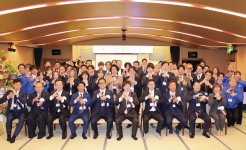 通常会員総会で。「蒲郡」と今年のスローガンにちなみ「Ｇ」のポーズをとる蒲郡YEGメンバー