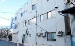 東大阪市でくぎをつくる会社として創業し、ボルト製造を経て、1990年代に自動車産業に進出した