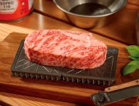 自社BtoCブランド「OMRIQ（オムリック）」で販売している「OMRIQ PLATE」は、ヒートシンク技術を利用した解凍プレート
