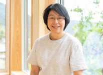 「これからも製品を通して、ベビーウェアリングの素晴らしさを伝えていきたい」と語る園田取締役