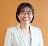 「社長も産休が取れる体制です」と語る植村会長。経営陣３人体制で、会長だが現役経営者として手腕を発揮