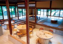 店内では各種イベントが開催され、魚津商工会議所女性会のみそづくりワークショップも恒例行事に