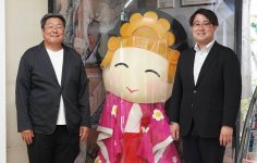 （左から）東正充会長、相模原YEG公式ゆるキャラ「てるて姫」、尾作太一副会長