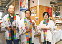 商工会議所職員や事業者が商品をアピール