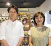 「みちくさプロジェクト」生みの親の野田さん（左）と開発チームリーダーを務める三浦さん（右）