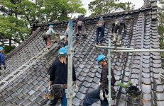 瓦は「丈夫で長持ち」と定評があり、一般住宅のほか、ホテルや商業施設、神社仏閣など施工事例は多彩
