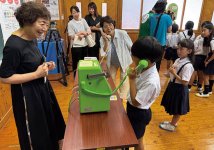 体験学習に真剣に取り組む子どもたち
