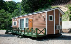 ユニットは全長11ｍ×幅3.4ｍで車道を通行できる大きさながらも、中はゆったりとした空間になっている