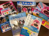飼育員の写真集やマスコットキャラクターのエッセイ本、実話を元にした絵本などの出版物もヒット