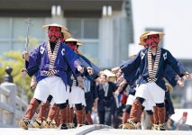 復元された鳥取城跡中ノ御門開門式での奴隊。お城まつりでも勇壮に舞う
