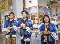 商工会議所職員と事業者が自慢の商品をＰＲ