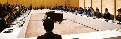 会議では活発な意見交換が行われた