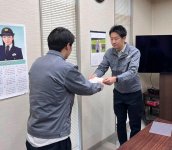 今年4月の入社式は、若手社員チームが選定したデザインの新ユニホームで行った