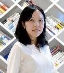 坂田 彩衣（さかた・あい）
野村総合研究所 社会システムコンサルティング部 シニアコンサルタント
　
King’s College London卒業、老年学修士。2014年NRI入社。入社以来10数年間、官公庁向けの政策立案支援や実行支援の仕事を担当する傍ら、社会課題について独自調査を行い、情報発信・政策提言活動を実施。最近の研究テーマは、老年学、AgeTech、孤独・孤立、選択的シングル、ミッドライフクライシスなど。SilverEco & Ageing Well International Awards2023審査委員も務める