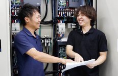 制御盤は一点物の受注生産。デジタルツイン技術で自動生産化を目指している