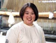 「瞑想（めいそう）用ブランケットなど、毛布を毛布として売らない企画開発やプロモーションを意識しています」と語る藤原代表