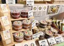 名物の金山寺みそや梅干しも勢ぞろい