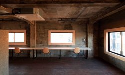 改修後のマルイチビル内観。生まれ変わったビルは、飲食店やシェアオフィスとして活用されている