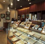 少数精鋭の３商品が並ぶ店内