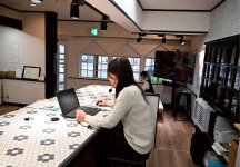 クラウド共有で業務を標準化し、チームで支え合う「協働型ワークシェア」を実現