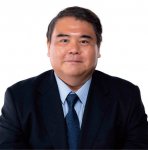 前嶋 和弘（まえしま・かずひろ）
上智大学総合グローバル学部教授
　
静岡県浜松市生まれ。上智大学総合グローバル学部教授。米国学会前会長。グローバル・ガバナンス学会副会長。専門は現代米国政治外交。上智大学外国語学部英語学科卒、ジョージタウン大学大学院政治学部修士課程修了（MA）、メリーランド大学大学院政治学部博士課程修了（Ph.D.）。主な著作は『キャンセルカルチャー：アメリカ、貶めあう社会』（小学館、2022）、『混迷のアメリカを読みとく10の論点』（共著、慶応義塾大学出版会、2024）など多数。NHKラジオ『ニュースで学ぶ現代英語』講師も務める