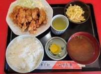秘伝のたれがよく合う人気の「から揚げ定食」