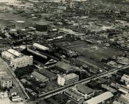 昭和期の市川工場。市川駅の近くにあり、当時は工場地域だった