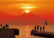 鏡ケ浦から見えるダイヤモンド富士