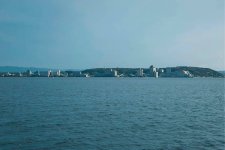 七尾湾に面して立ち並ぶ和倉温泉旅館の遠景