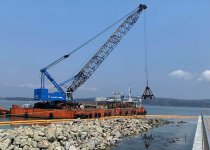 新たな工法を採用した護岸工事が急ピッチで進行中