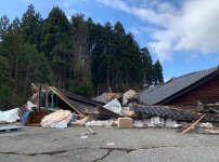 能登半島地震で倒壊した本社。それまでも度重なる地震によって被害を受け、修繕中だったが…