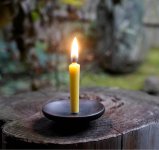 和ろうそくは炎が大きく安定し、ろうが垂れにくいのが特徴