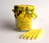 植物由来の「菜の花ろうそく」は、環境やオーガニックにこだわりのある欧米でも人気