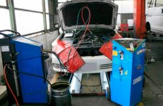 エコ整備用機器でエンジンを分解することなく内部を洗浄