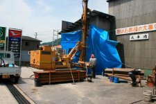 洗車場に井戸を掘り、洗車に水道水ではなく井戸水を使うことで、二酸化炭素の排出を減らしている