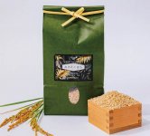 「乳酸菌あきたこまち玄米」は、ぬかに乳酸菌が含まれており、炊いたときの独特の臭いが少ない