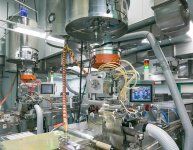ソフトカプセル製造工場。特許の有効期限は出願から20年のため、常に社内の技術研さんに励む