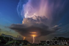 同社が開催する雷写真コンテストのグランプリ受賞作品（※）