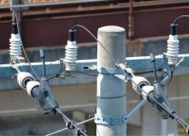 落雷による過電圧から電気設備を保護する高電圧用避雷器（※）