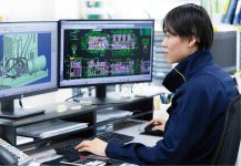 設計部の松田係長。3D-CADの導入により、装置内部空間の把握が格段にしやすくなったという