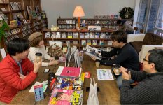 同店２階「モトノキノウエ」の初期の頃。こぢんまりとしたブックカフェだった