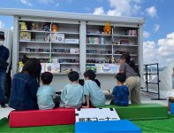 移動書店「モトノキノススメ」は、地元の学校やイベントなどに出店。本を手に取る機会を増やしている